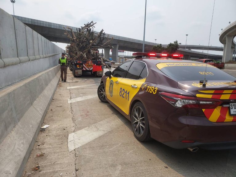 ดูแลความปลอดภัย : ส.ทล.2 กก.8 บก.ทล. กวดขันรถบรรทุกน้ำหนักเกิน